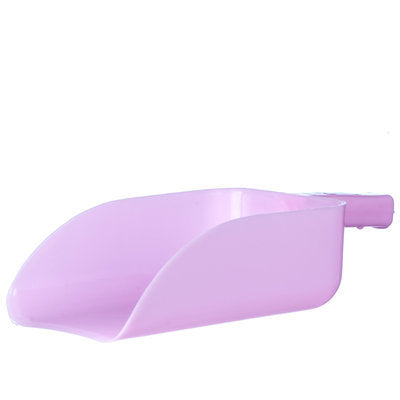 Plastic Feed Scoop, 5 pints (2.5 quarts)